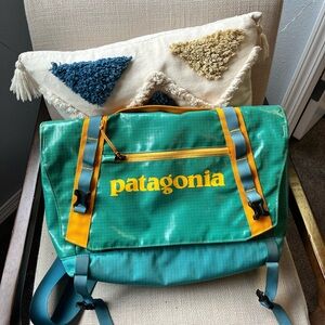 Patagonia Black Hole Laptop Messenger Bag